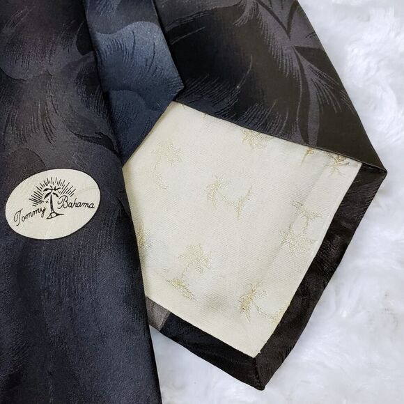 Tommy Bahama Feather Print Silk Tie Gray Red - Picture 6 of 8